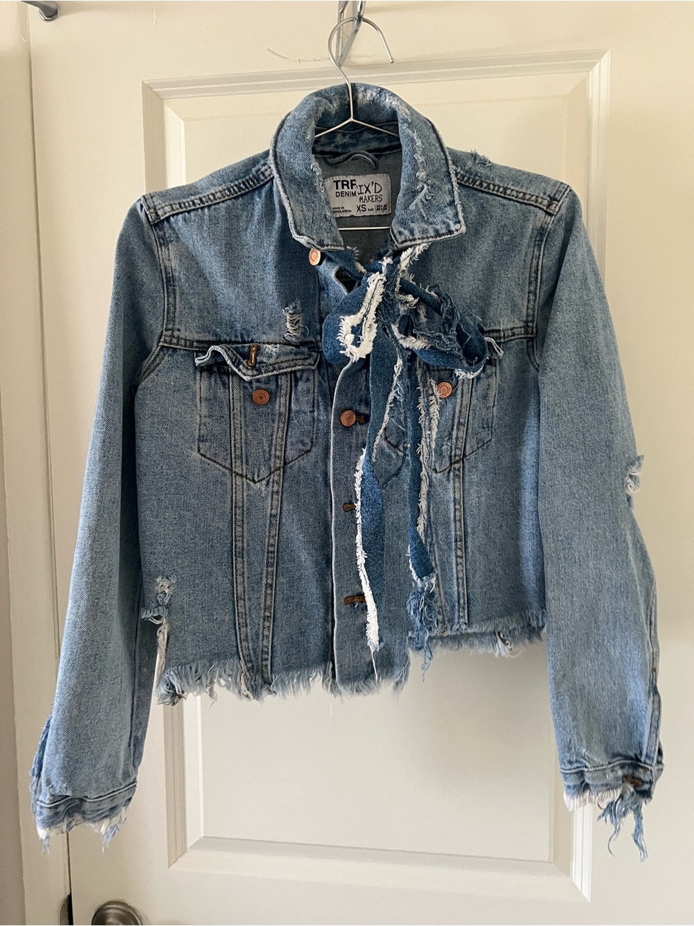Zara Distressed Denim Light Blue Cropped Jacket with Bow Tie Scarf Limited Ed.